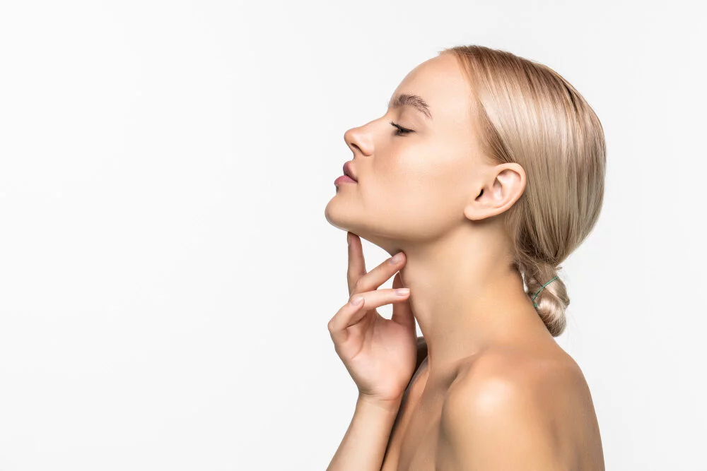 SNEC Lift — lifting du cou sans cicatrice visible