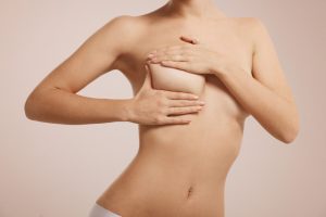 Augmentation mammaire mini-invasive MIA avec cicatrices courtes