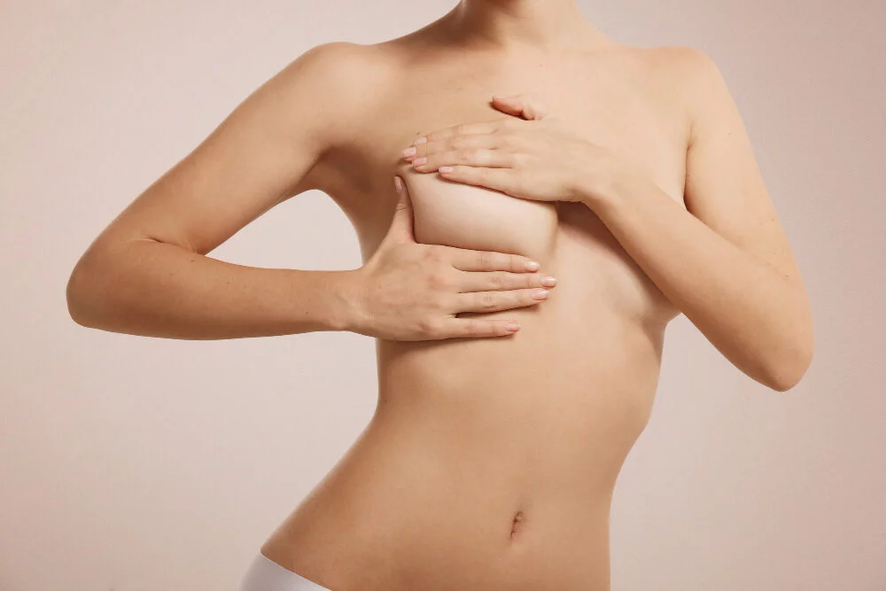 Augmentation mammaire mini-invasive MIA avec cicatrices courtes
