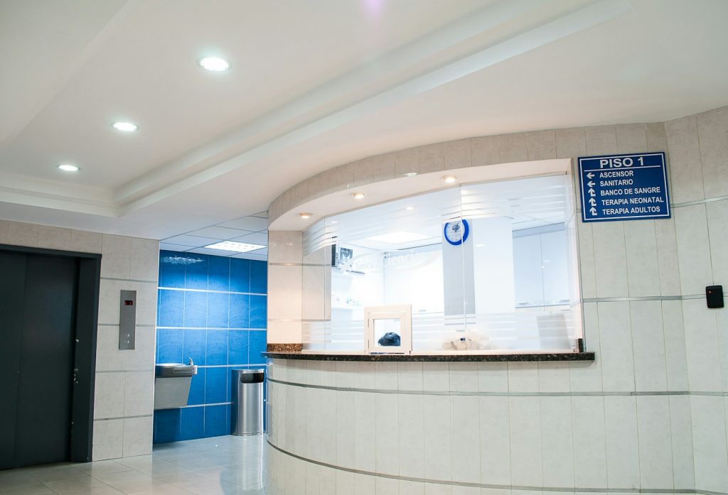 Cabinet de chirurgie mini-invasive moderne à Paris
